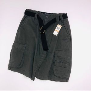 Men’s flat front, brushed twill cargo shorts.